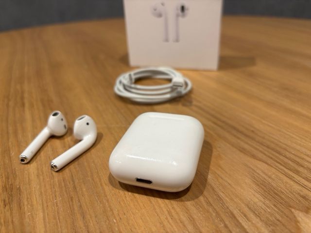 Airpods 1ª Gen con custodia di ricarica