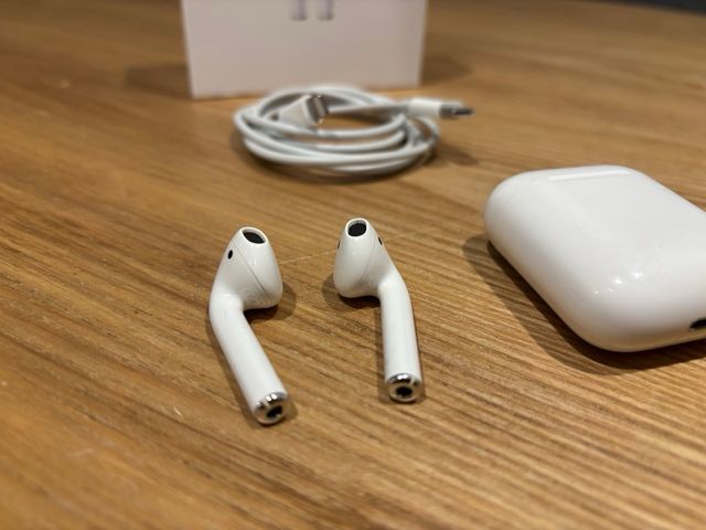 Airpods 1ª Gen con custodia di ricarica