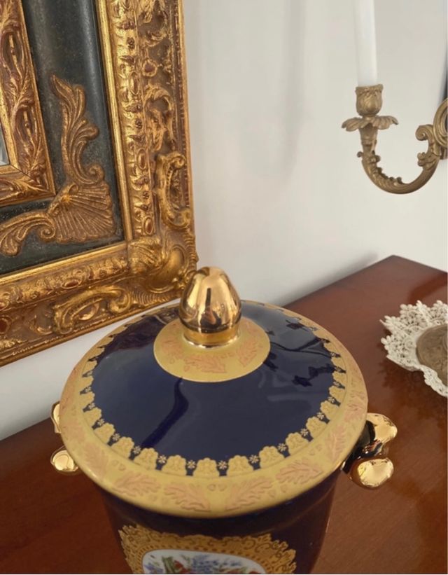 Vaso pregiato stile Barocco in porcellana