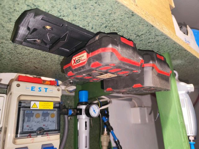 Soporte Pared Baterías Parkside X 20V