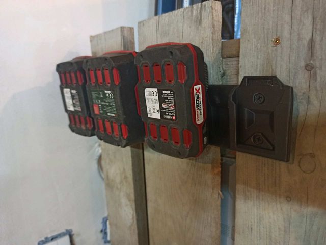 Soporte Pared Baterías Parkside X 20V