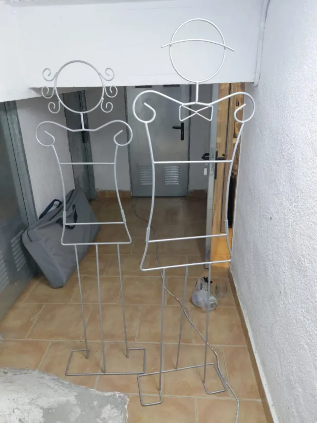 Siluetas de metal ("maniquí")