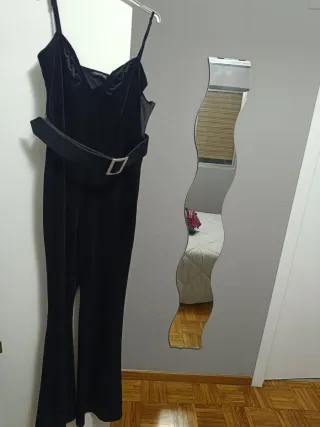 Mono terciopelo negro con cinturón