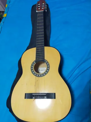 Guitarra clásica en perfectas condiciones