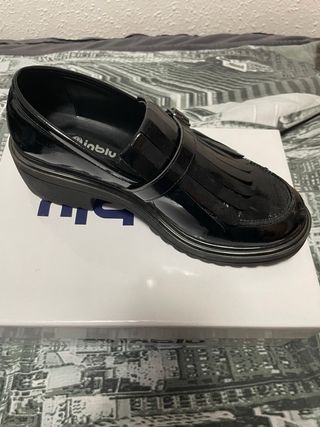 Zapatos ingleses negros charol flecos