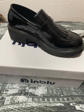 Zapatos ingleses negros charol flecos