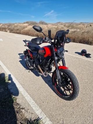 Ducati Scrambler Full Throttle muchos extras