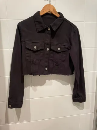 Cazadora vaquera negra corta