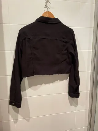 Cazadora vaquera negra corta