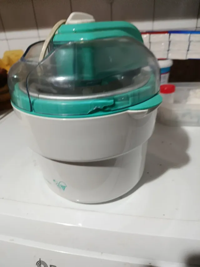 Gelatiera Heladera in bianco e verde