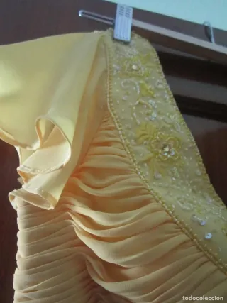 Próximas fiestas.Vestido largo amarillo mujer