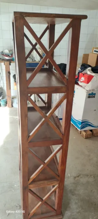 Estantería de madera maciza