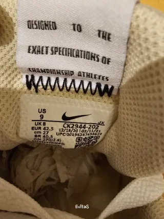 Zapatillas Nike Beige y Naranja