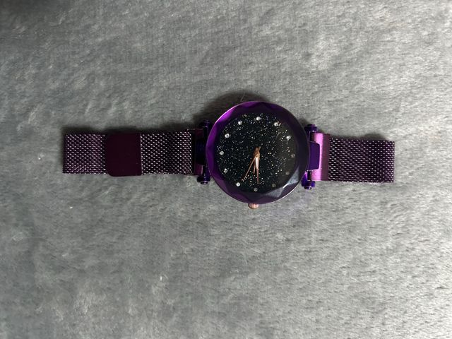 Reloj Morado con Esfera Estrellada