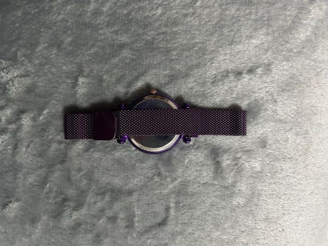 Reloj Morado con Esfera Estrellada