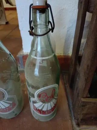 Lotto di Bottiglie Antiche con Cesto in Legno