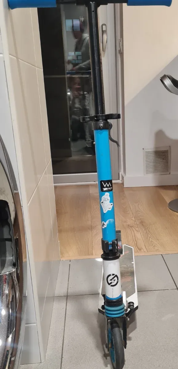 Patinete infantil blanco y azul