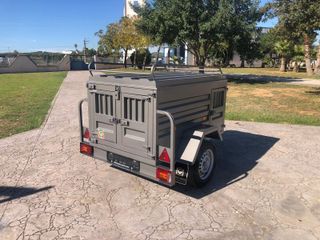 Remolque cerrado para perros