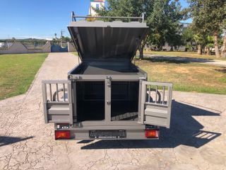 Remolque cerrado para perros