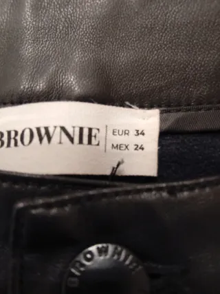 Pantalones cargo efecto piel Brownie