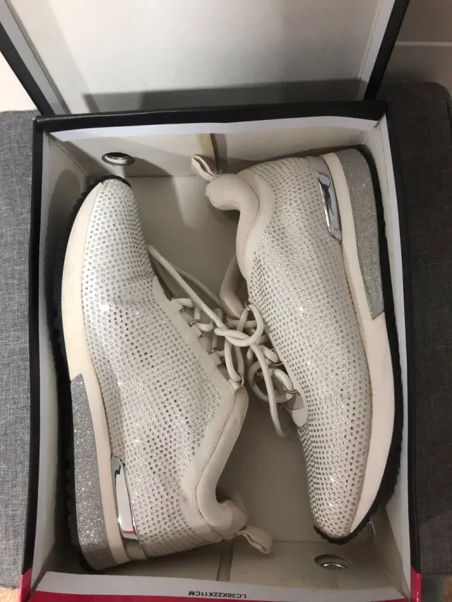 Zapatillas deportivas mujer talla 40.La Strada