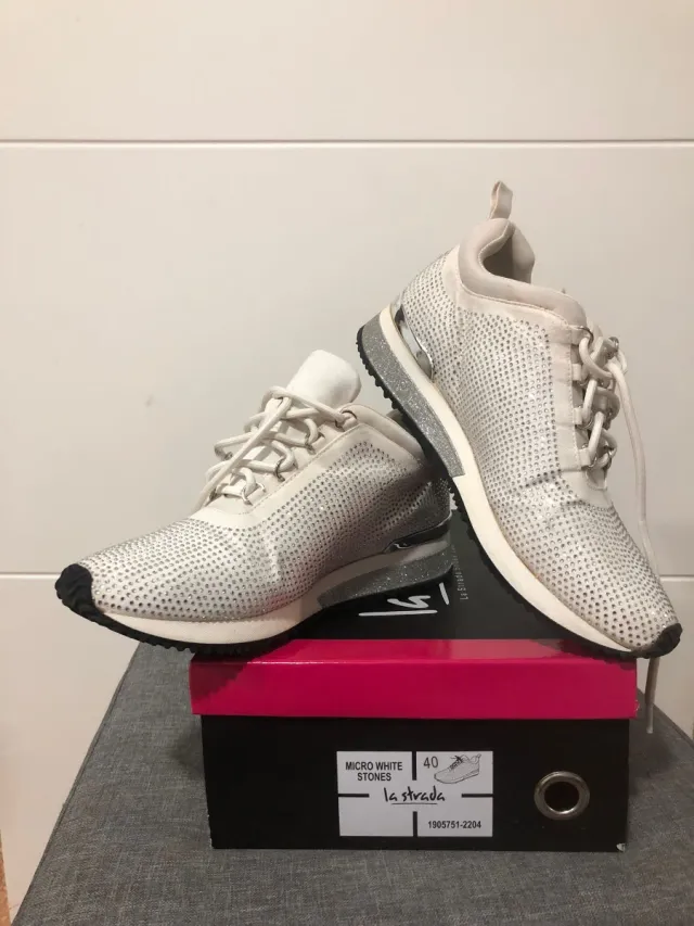 Zapatillas deportivas mujer talla 40.La Strada