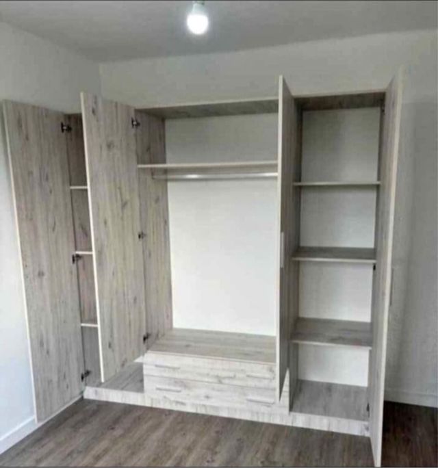 Armario blanco de madera