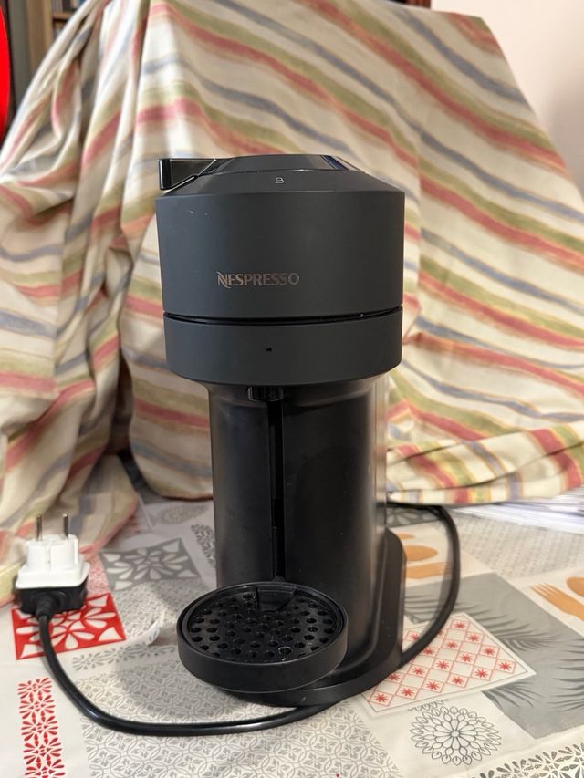 Cafetera Nespresso Negra
