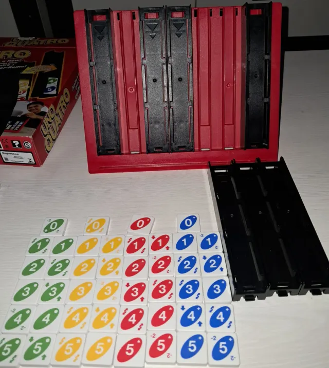 UNO Quatro Juego de Mesa