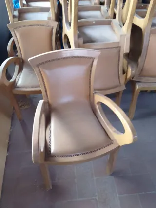 Lote de Sillas Rústicas de madera y piel,