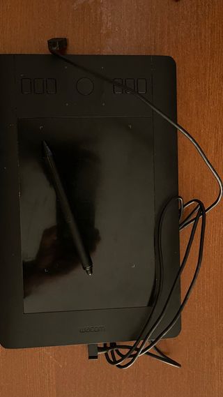 Wacom Intuos Pro Tableta Gráfica modelo PTH-451