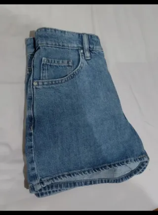 Pack Falda de Bershka y Pantalón de Mango