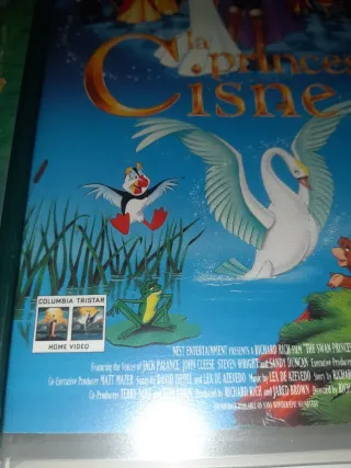 2 Películas VHS: FernGully y La Princesa Cisne