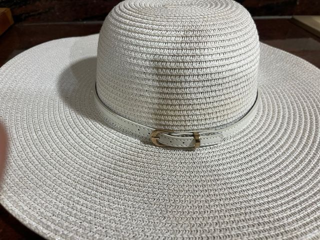 Sombrero de ala ancha blanco
