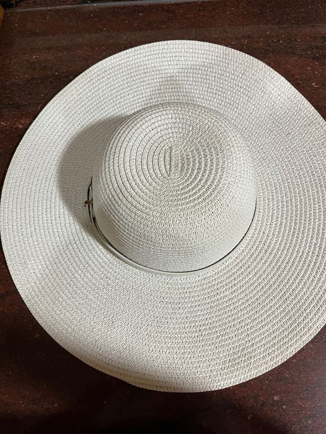 Sombrero de ala ancha blanco