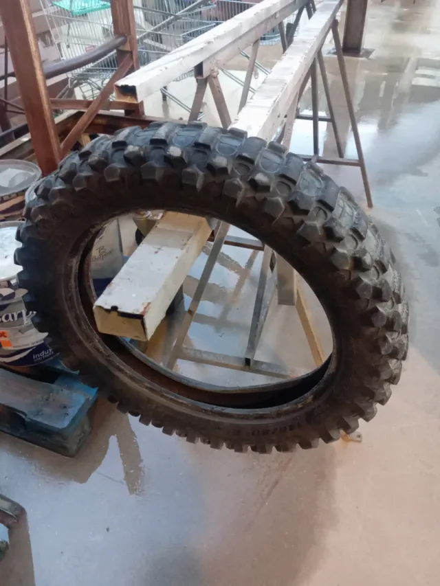 Neumático 140/80/18 metzeler aún le queda vida