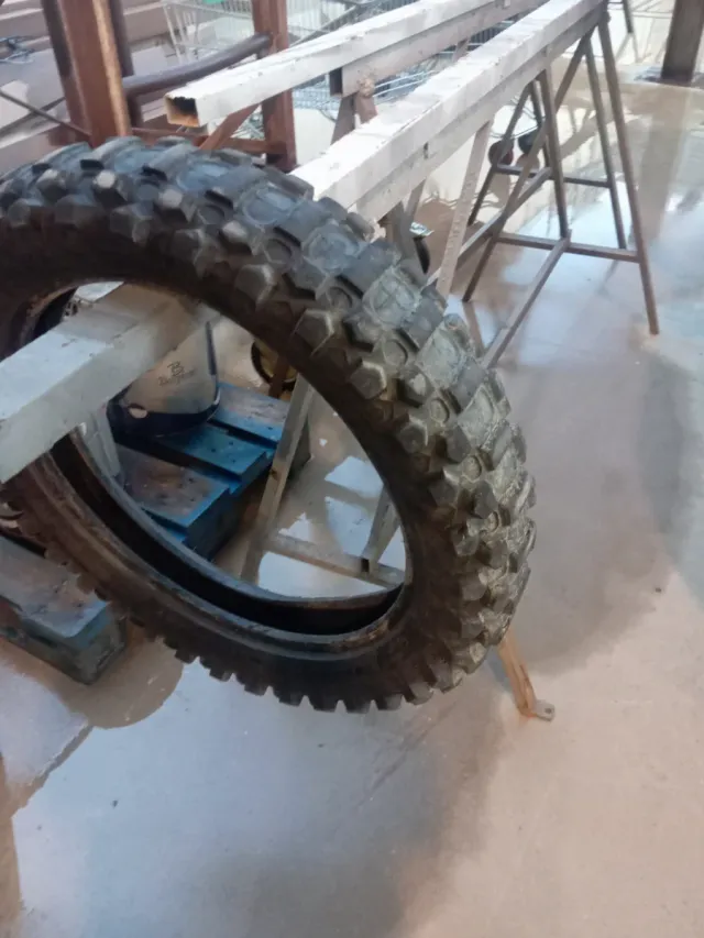 Neumático 140/80/18 metzeler aún le queda vida