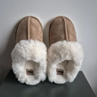 Pantofole imbottite con pelliccia