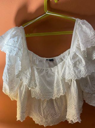 Blusa corta Zara bordada