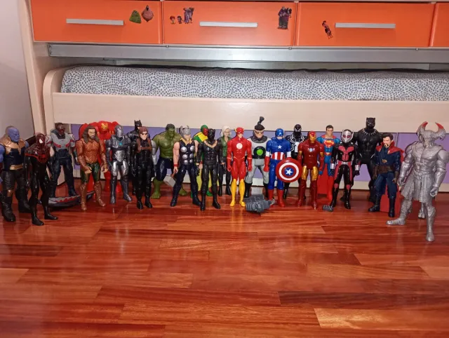 24 Figuras Marvel 30cm