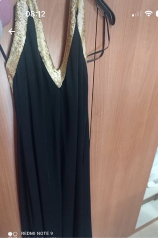 Abito nero e oro con paillettes scollo a V