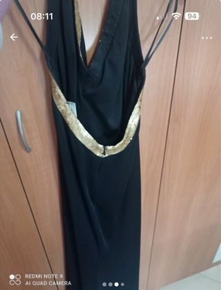 Abito nero e oro con paillettes scollo a V