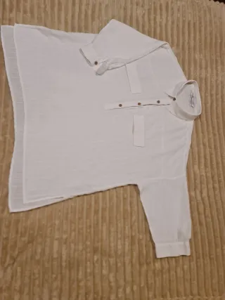 Blusón blanco de Zara.