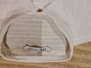 Blusón blanco de Zara.