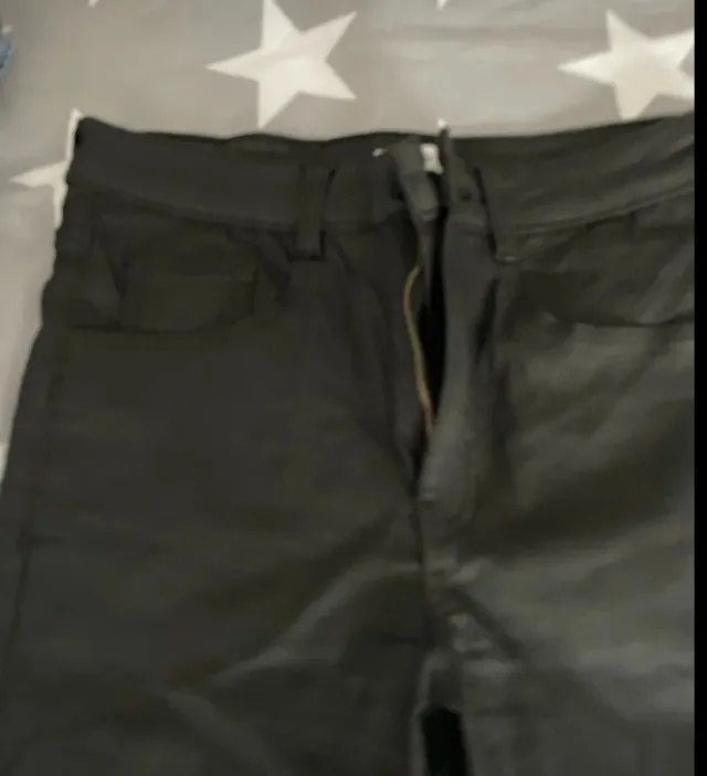 Pantalones negros cuero sintético