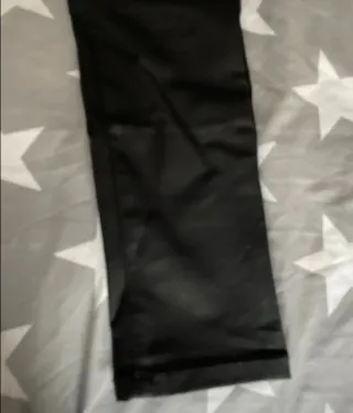 Pantalones negros cuero sintético