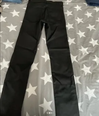 Pantalones negros cuero sintético