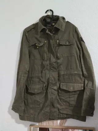 Parka verde militar Stradivarius