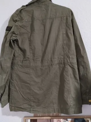 Parka verde militar Stradivarius