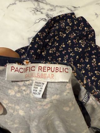 Vestido Pull&Bear floral cruzado Talla M